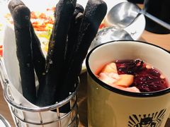 蘸汤吃的黑油条-新太二·鲜料川菜(晶耀前滩店)