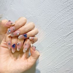 -花岐款式专研健康美甲沙龙
