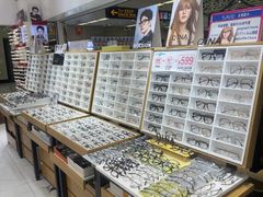 -美式眼镜·授权蔡司.依视路.尼康.豪雅.明月(人民广场店)