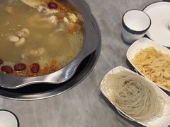 -光头药膳鸡(莱茵小镇店)