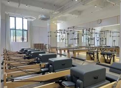 -亚太瑜伽普拉提学院