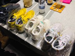 -京伟修鞋洗鞋奢侈品皮具护理店