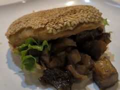 李记秘制烧饼夹肉-老北京胡同味道二荤铺(酒仙桥店)