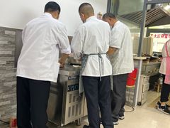 -黄阿姨锅贴大王(万航渡路店)