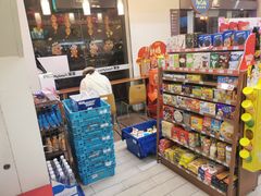 零售区-全家便利店(愚园店)