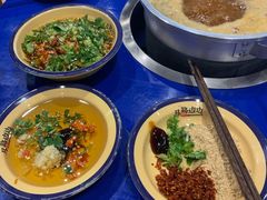 经典锅底-马路边边串串香(双井直营店)