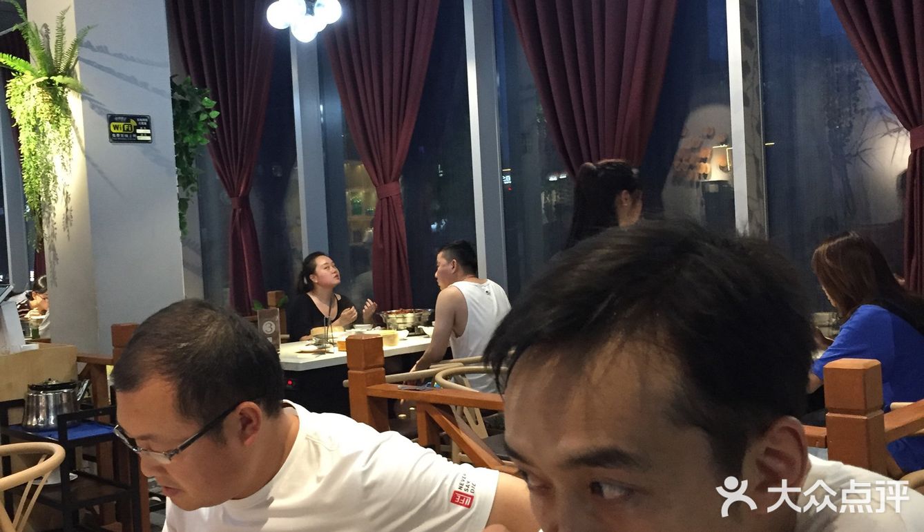 点了一个4-5人餐、有点多没还没有下烫菜就吃饱了