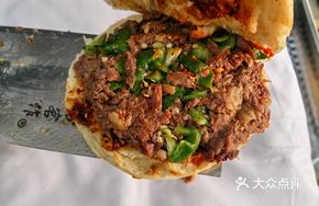 Stir-Fried Six-Flavor Chili Pork Sandwich