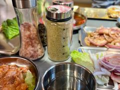 -围炉肉舍•炭烤活鳗•丹东海鲜烤肉(步行街店)