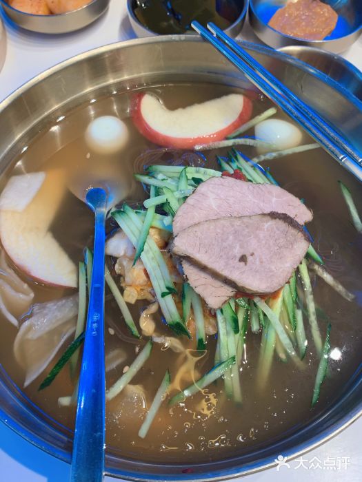 厚有蛋·朝鲜族现压牛肉冷面现压荞麦牛肉冷面图片