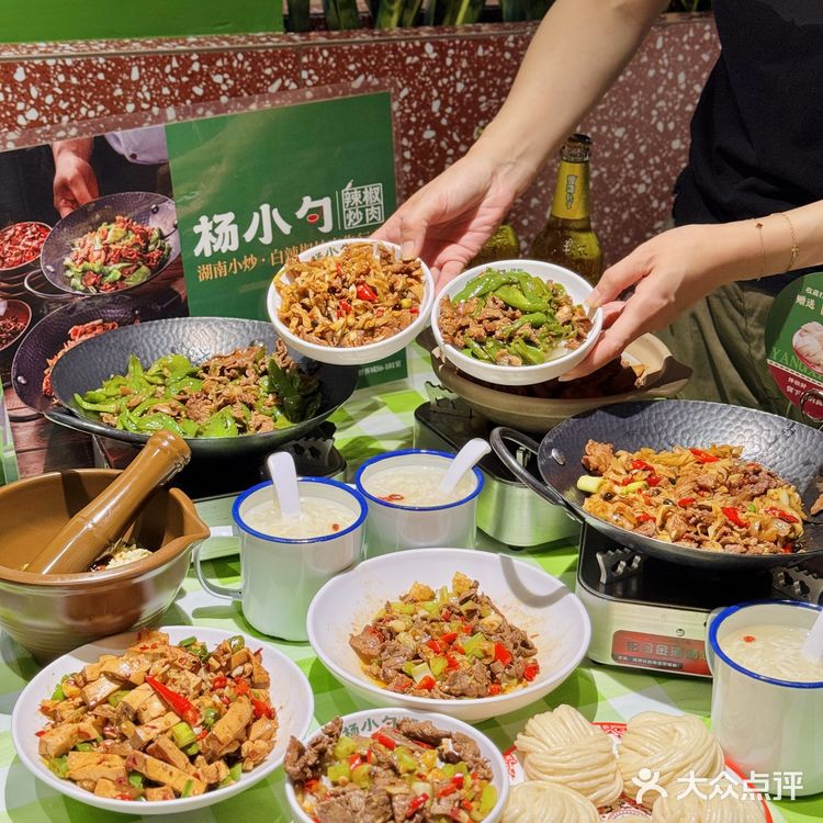 这家白辣椒炒肉是NO.1的存在！一口封神！