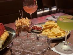 -FOUR PLAY BAR