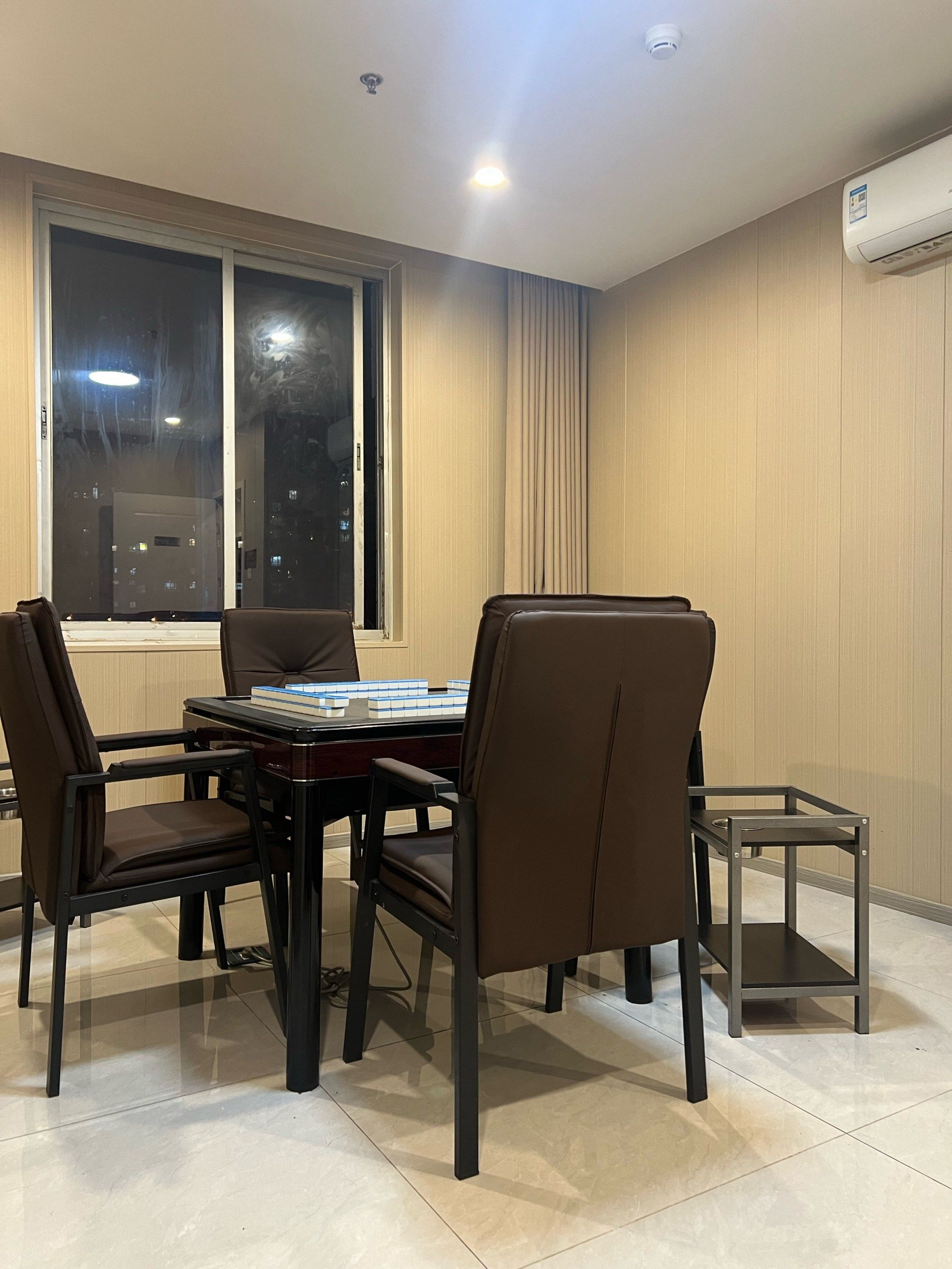 悠闲室内麻将局