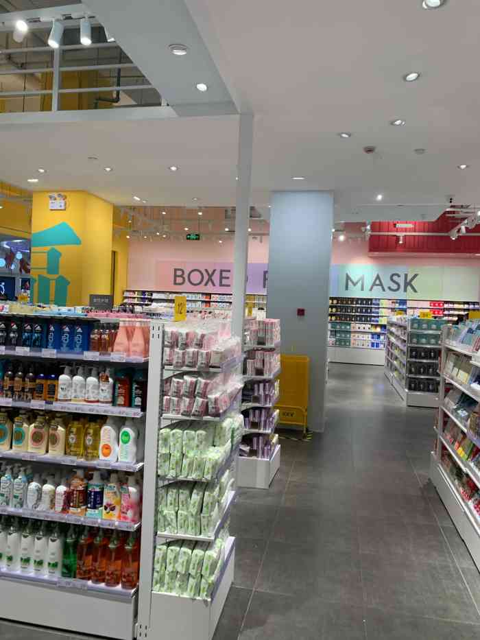 kkv(杭州永旺梦乐城主力店)-"在永旺一楼,超级大 超级醒目,一看就被他