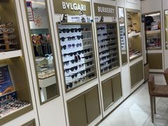 -美式眼镜·授权蔡司.依视路.尼康.豪雅.明月(人民广场店)