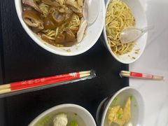 -松树干拌面店