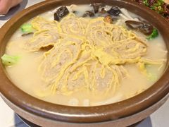 -阿瓦山寨·湘菜现炒·剁椒鱼头王(咸阳总店)