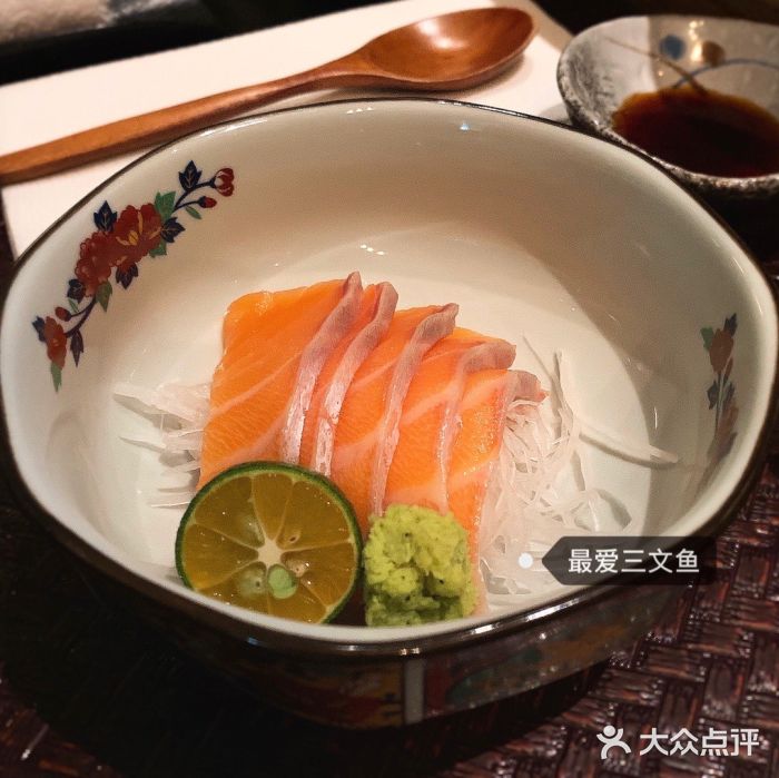 KYOKU日本料理(嘉里建设广场店)三文鱼腩刺身图片