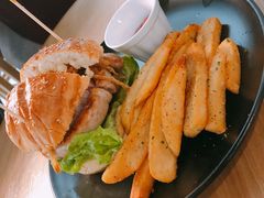 -HELLO 27 意面·沙拉·帕尼尼