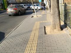 入口-中国中医科学院西苑医院-地下停车场