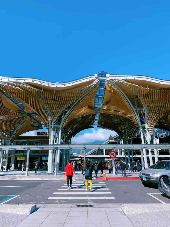 花莲车站-"去火车站那天急匆匆的,下雨了结果路上打了.