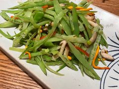 五彩花菇荷兰豆-云海肴云南菜(正大广场店)