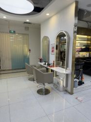 -虫二·专注健康烫染沙龙