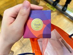 -VENCHI 闻绮(上海佛罗伦萨小镇店)