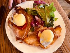 班尼迪克蛋-Common Table · Brunch & Coffee