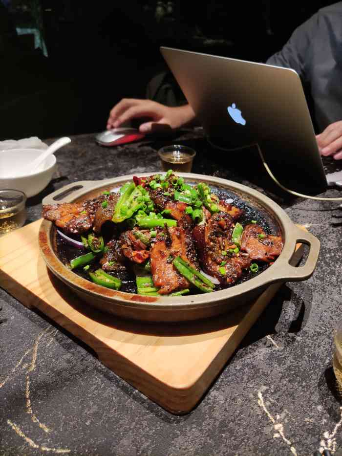 悦百味·品质川菜(悠方店)-"环境非常好,在金融城.菜品也好吃,凉拌鸡.