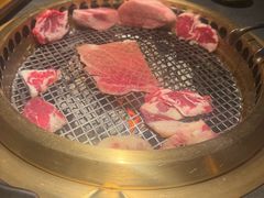 -铭牛烧肉·和牛海鲜自助(高新月牙湖店)