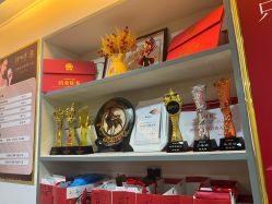 -斑小将品牌体验店