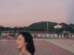 -巨鹰广场