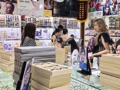 -三叶眼镜城批发市场(上海火车站店)