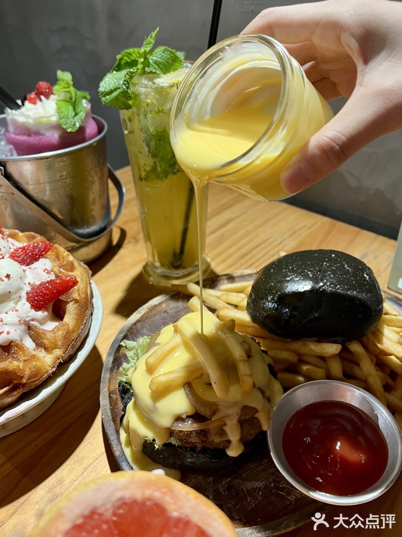 厦门探店｜沙坡尾必吃的黑汉堡快来收了他！