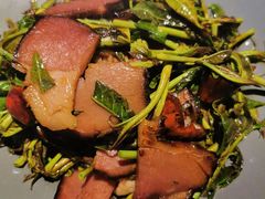 香椿炒腊肉-山石榴·贵州菜(丰盛里店)