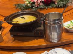 -帅巴人舅母子腊蹄民俗村