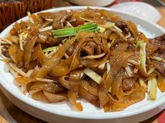 干炒牛河-粤仔湾砂锅粥(广益哥伦布店)