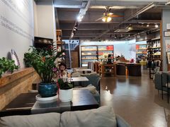 -LEO CAFE