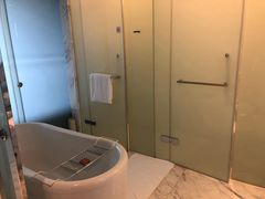 -上海滴水湖皇冠假日酒店