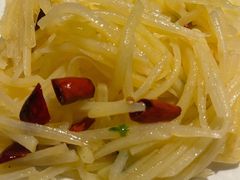 香菜梗炝土豆丝-绿茶餐厅(西单老佛爷店)