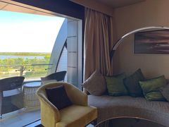 -上海滴水湖皇冠假日酒店