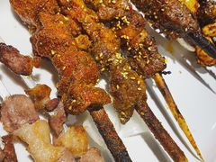 红柳枝烤羊肉串-红柳枝滩羊烧烤·非遗