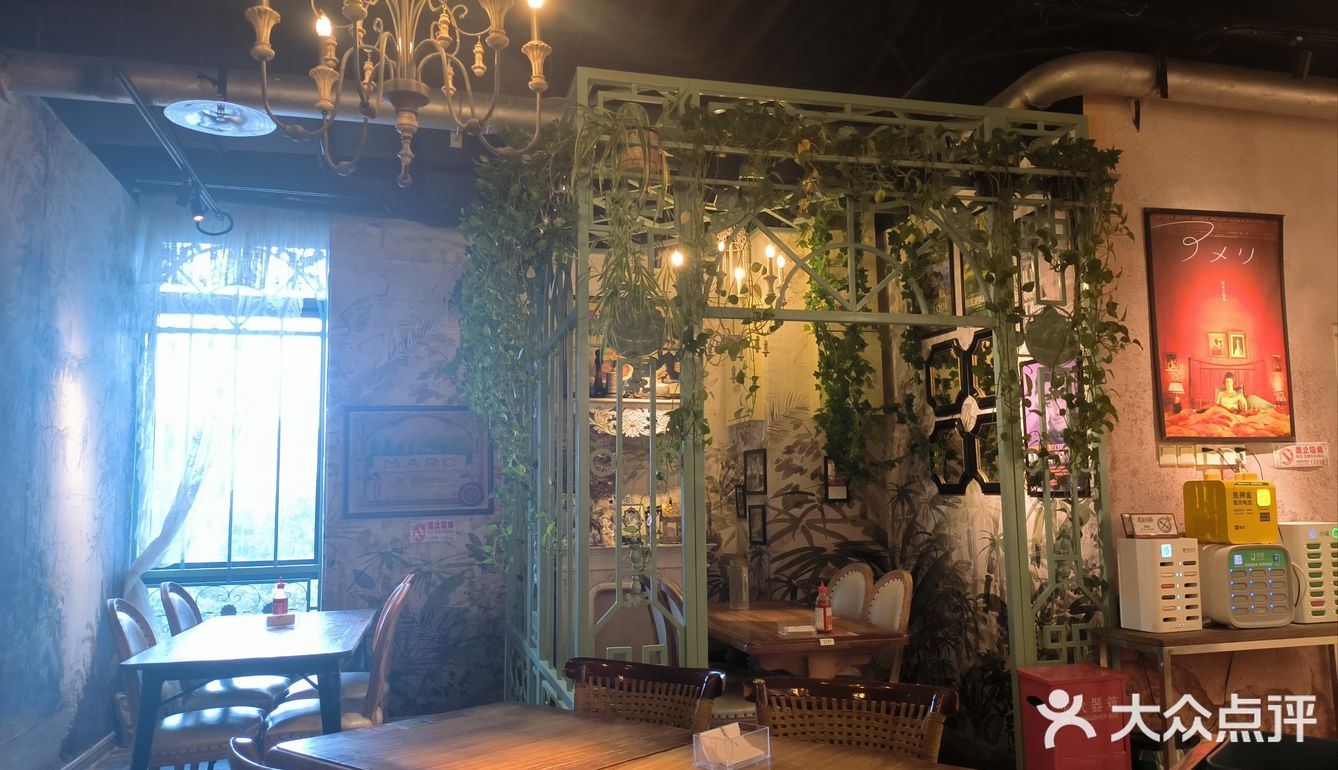 品味一下西贡在巴黎的异域味道。这家餐厅的面积很大