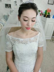 -红馆妆造(中央大街店)