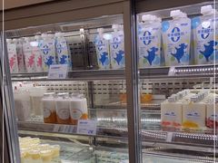 面包甜点陈列柜-白色日记·手作酸奶(麦凯乐店)