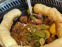 -哈尔滨烧烤·山河村铁锅炖(交大店)