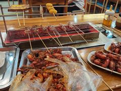 -哈尔滨小酒馆·鲜肉现穿自助烧烤(康新花园店)