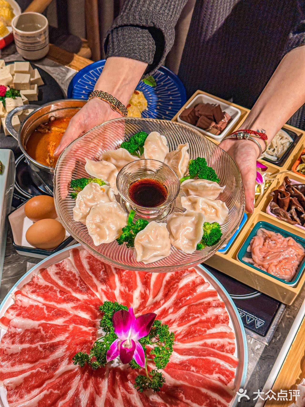 沈阳奉天巷老上海城堡古风火锅店过周末