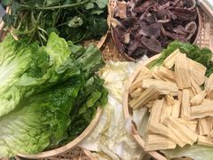 -老街烧烤大排档·地道湖北菜·龙虾馆(汉口火车站店)